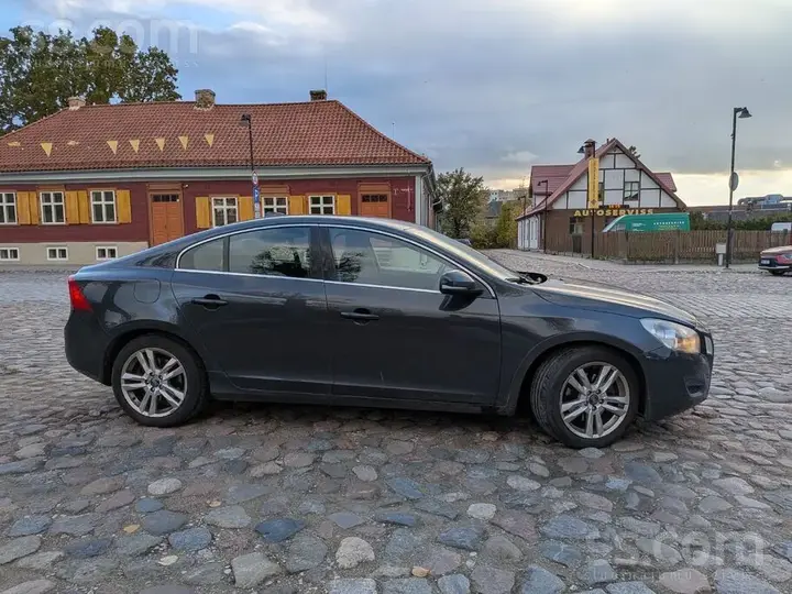 Volvo S60 2011 photo 2
