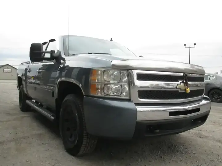 Chevrolet Silverado 1500 2010 photo 2