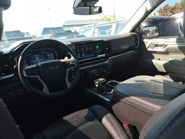 Chevrolet Silverado 1500 2024 photo 2