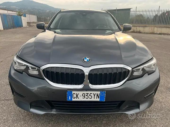 BMW 318D 2022 photo 2