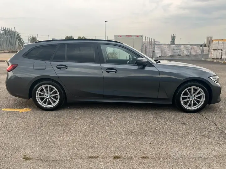BMW 318D 2022 photo 4