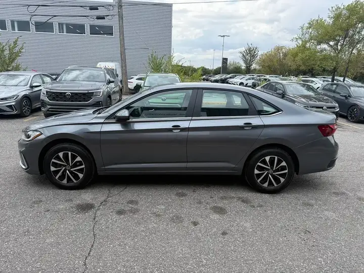 Volkswagen Jetta 2026 photo 2