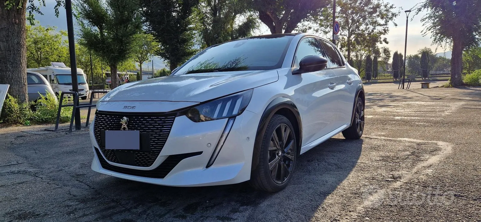 Peugeot 208 2021 photo 2