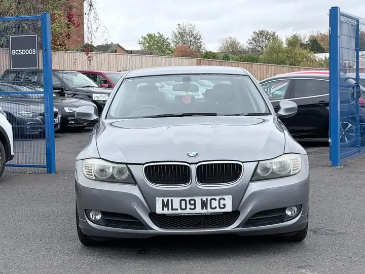 BMW 3 Series 2009 photo 2