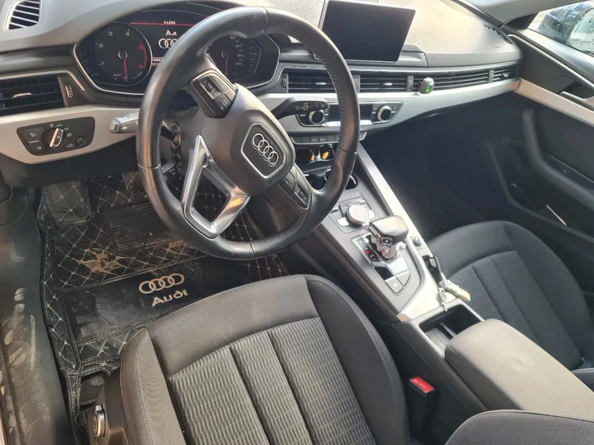 Audi A4 2019 photo 2