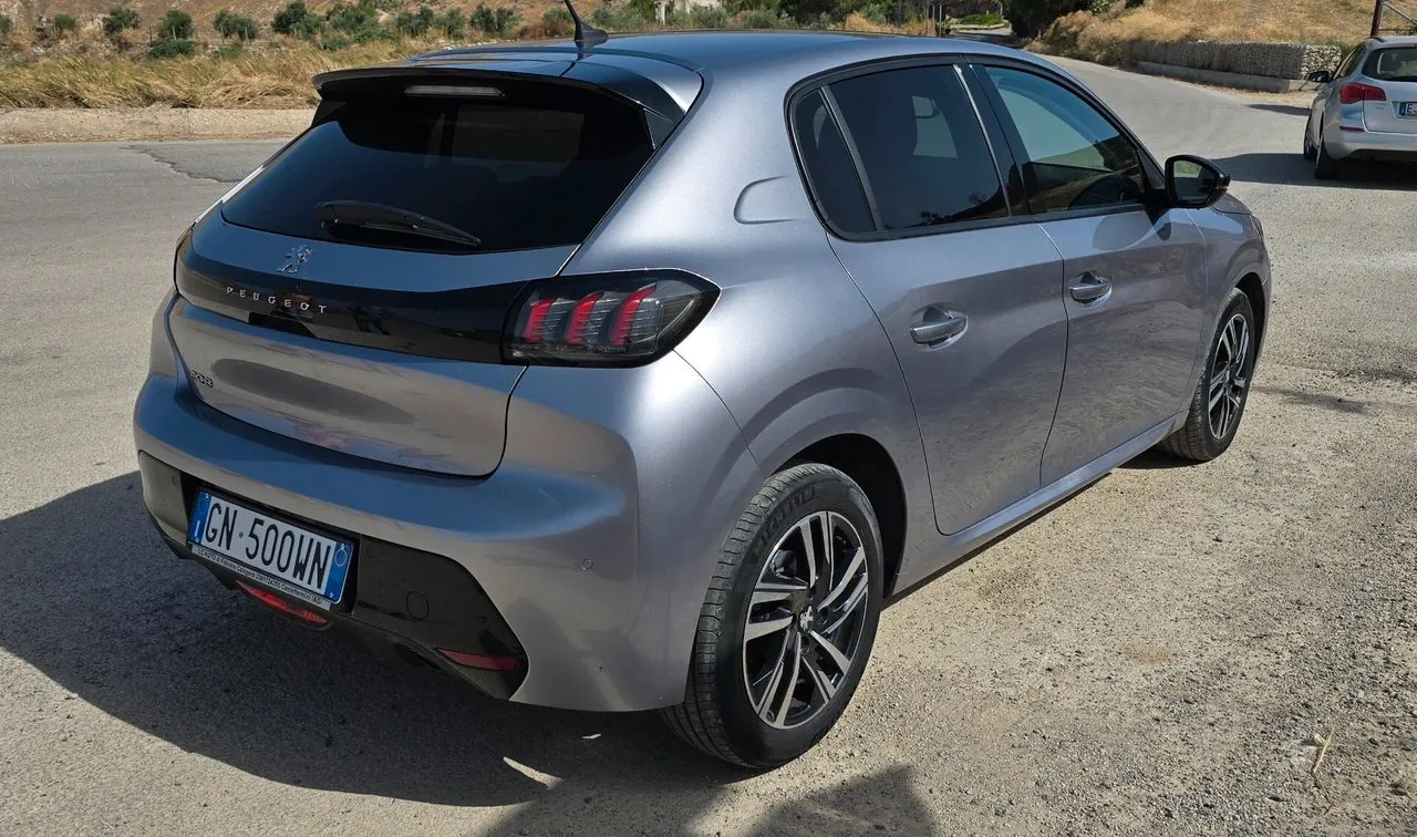 Peugeot 208 2023 photo 5