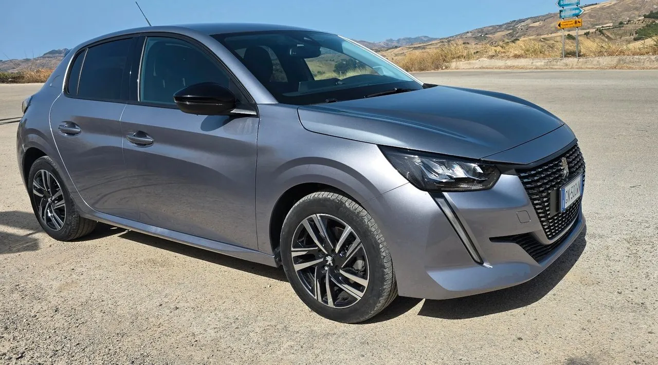 Peugeot 208 2023 photo 2