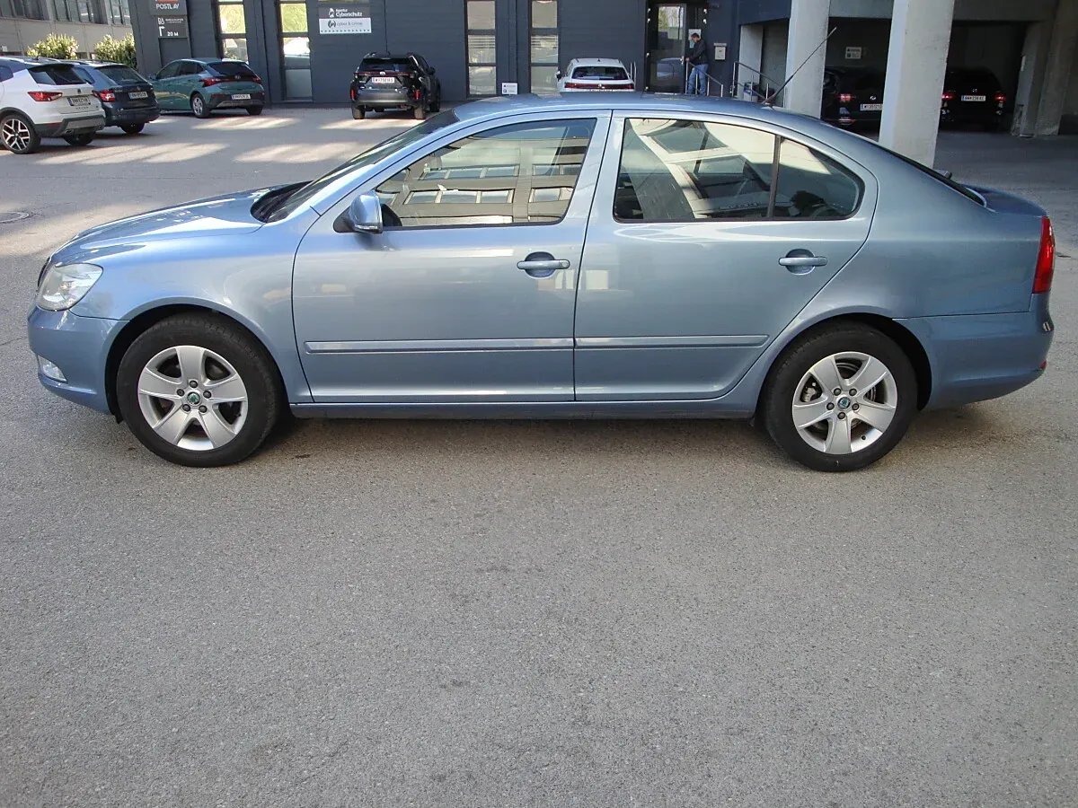 Skoda Octavia 2009 photo 2