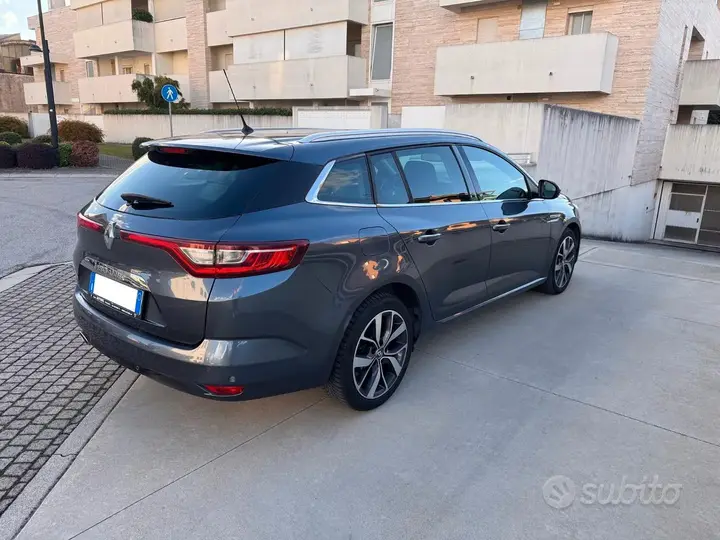 Renault Megan 2016 photo 2