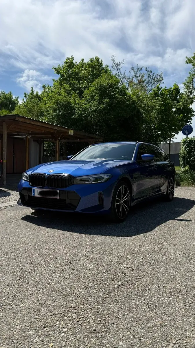BMW 3 Series 2022 photo 2