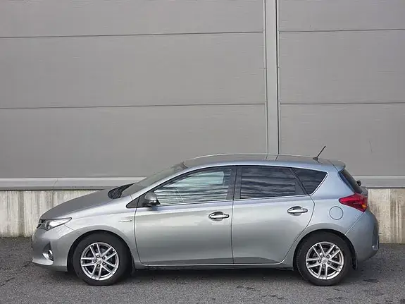 Toyota Auris 2015 photo 4