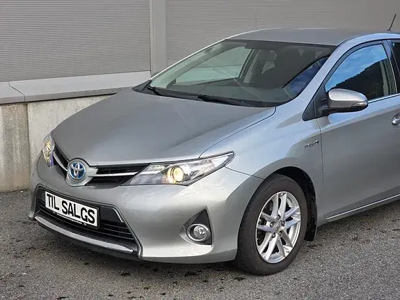 Toyota Auris 2015 photo 3