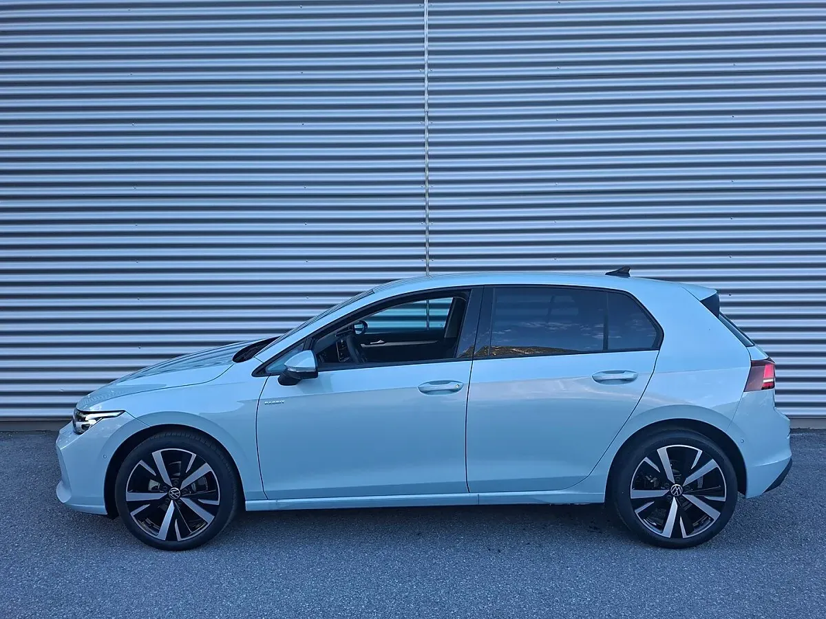 Volkswagen Golf 2026 photo 2