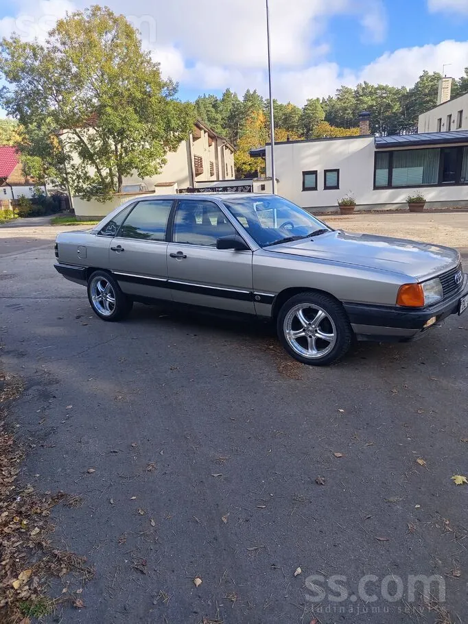 Audi 100 C3 1985 photo 2