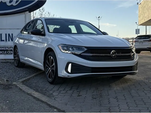 Volkswagen Jetta 2024 photo 2