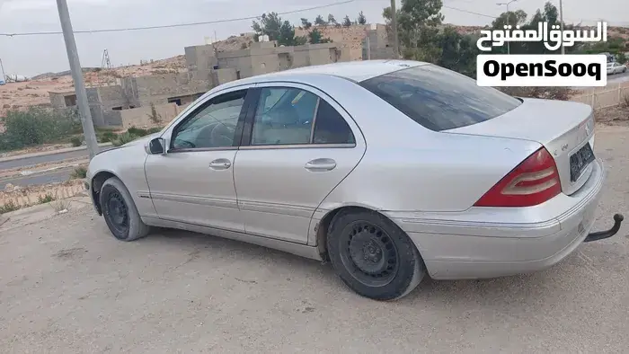 Mercedes-Benz C-Class 2004 photo 2