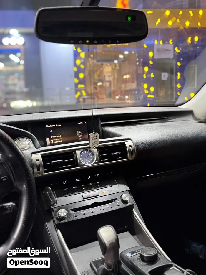 Lexus Is 2016 photo 2