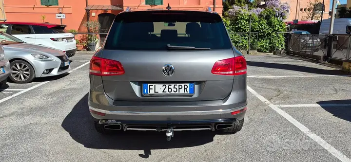 Volkswagen Touareg 2017 photo 2
