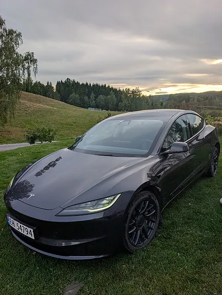 Tesla Model 3 2024 photo 3