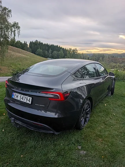 Tesla Model 3 2024 photo 4
