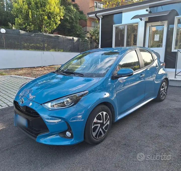 Toyota Yaris 2022 photo 2
