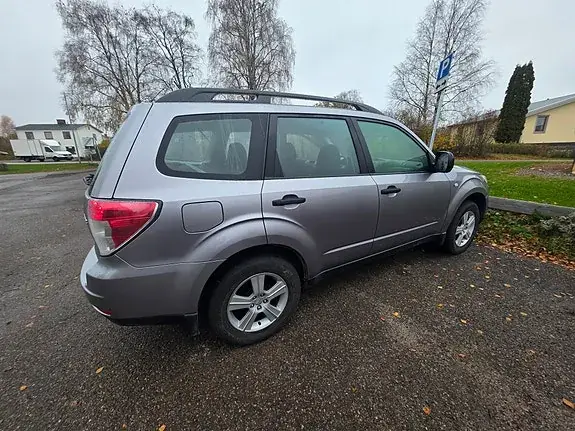 Subaru Forester 2010 photo 3