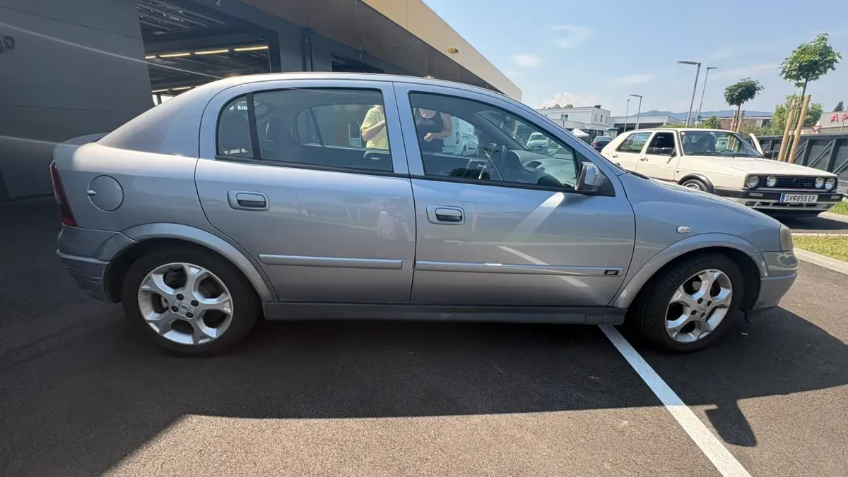Opel Astra 2003 photo 2