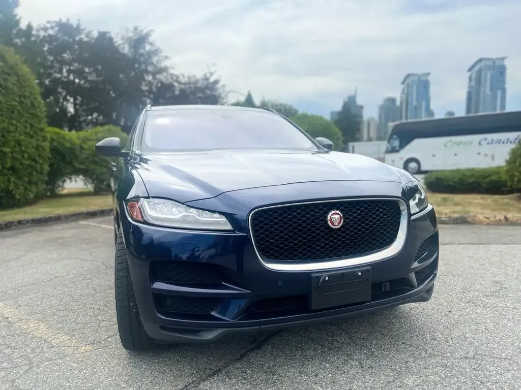 Jaguar F-Pace 2018 photo 2