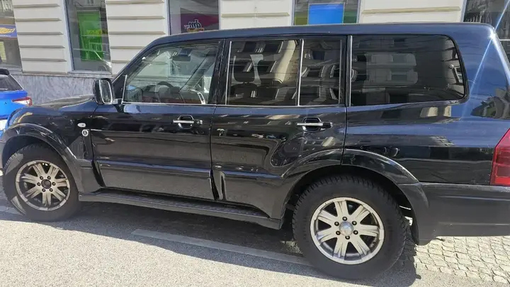 Mitsubishi Pajero 2005 photo 2