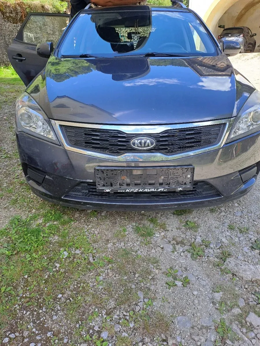 Kia Ceed 2010 photo 2