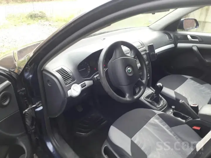 Skoda Octavia 2005 photo 2
