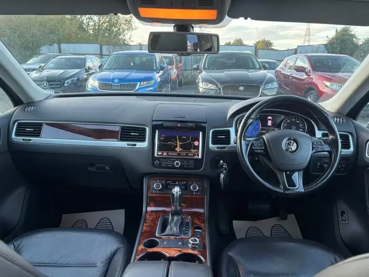 Volkswagen Touareg 2013 photo 2