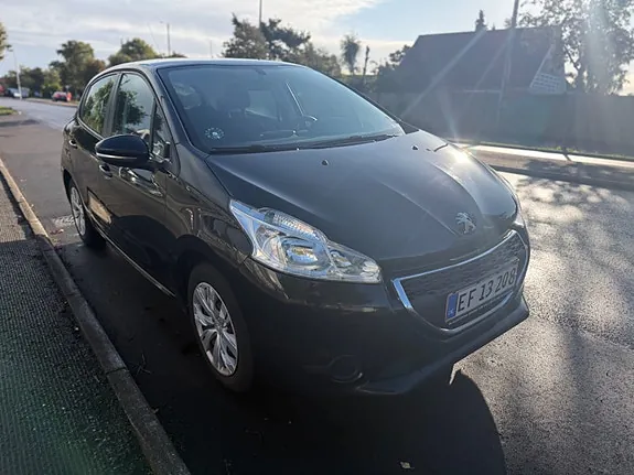 Peugeot 208 2014 photo 2