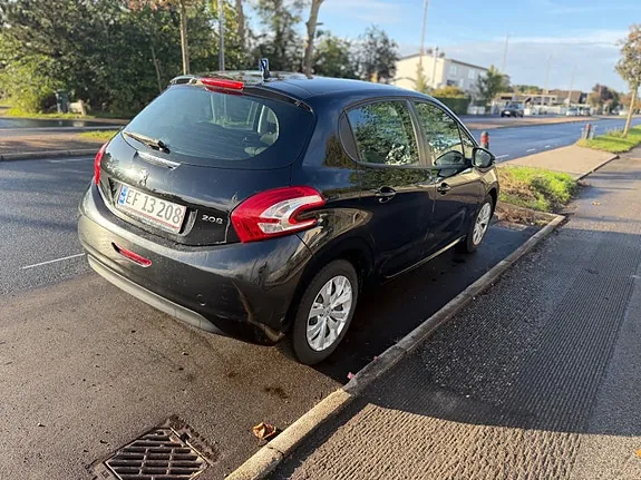 Peugeot 208 2014 photo 3
