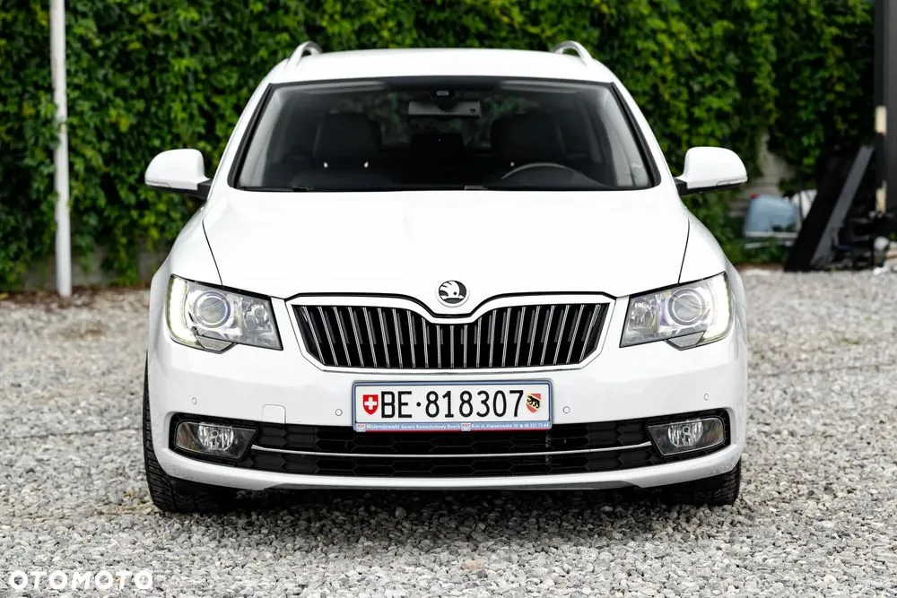 Skoda Superb 2014 photo 4