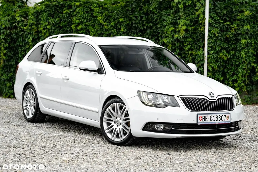 Skoda Superb 2014 photo 2
