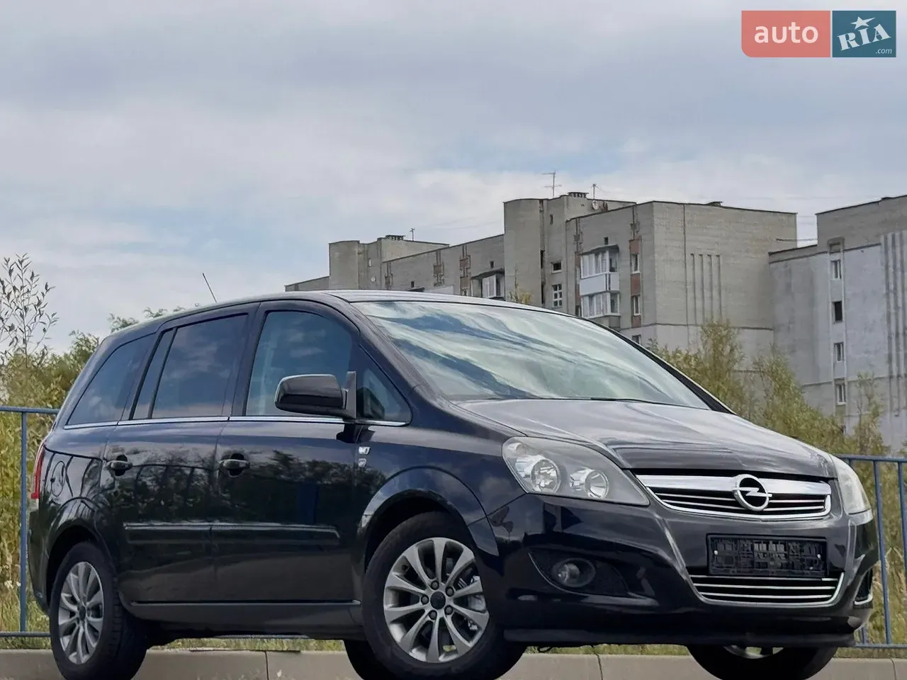 Opel Zafira 2011 photo 2