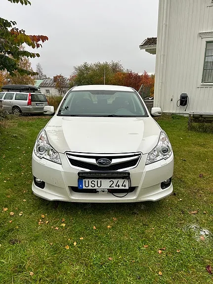 Subaru Legacy 2010 photo 2