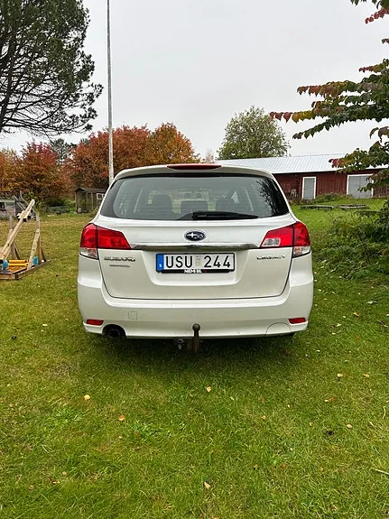 Subaru Legacy 2010 photo 4
