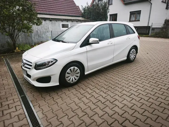 Mercedes-Benz B180