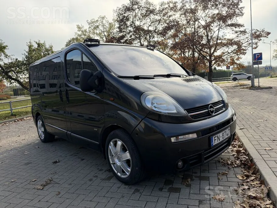 Opel Vivaro 2004 photo 2