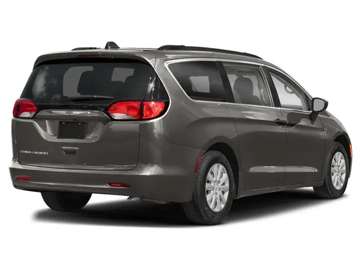 Chrysler Grand Caravan 2023 photo 2