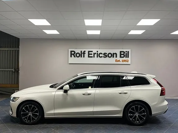 Volvo V60 2022 photo 2