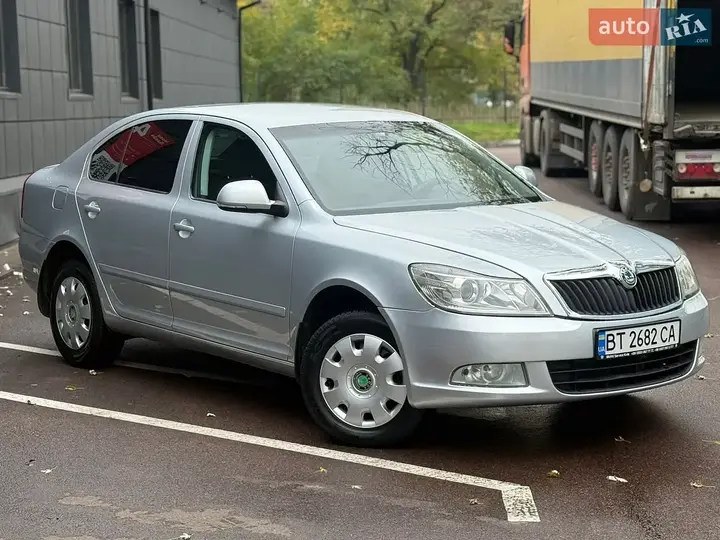 Skoda Octavia 2011 photo 2