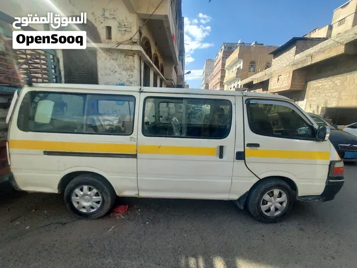 Toyota Hiace 2005 photo 2