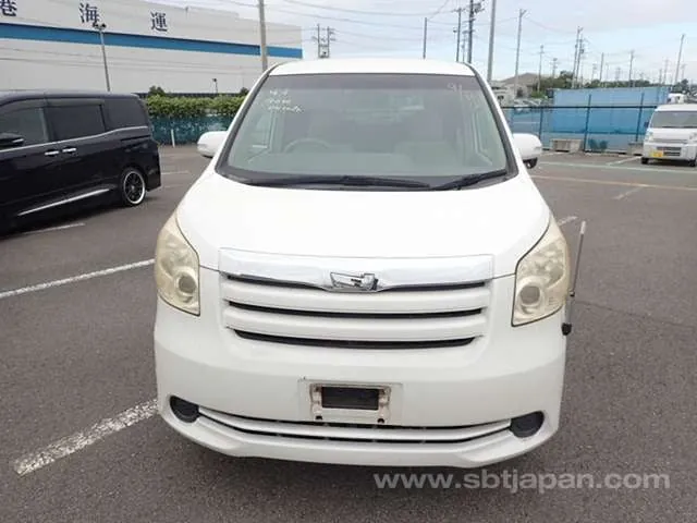 Toyota Noah 2008 photo 5
