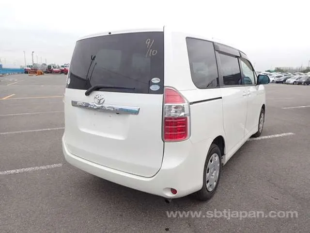 Toyota Noah 2008 photo 4