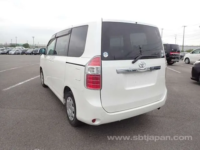 Toyota Noah 2008 photo 3