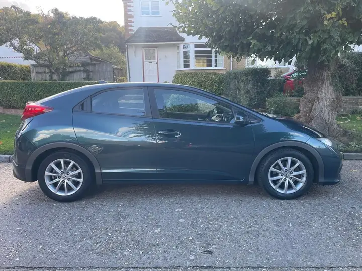 Honda Civic 2012 photo 3
