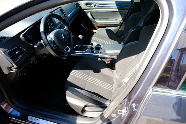 Renault Mégane 2017 photo 2